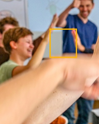 Schüler:innen fahren gemeinsam Kettcar